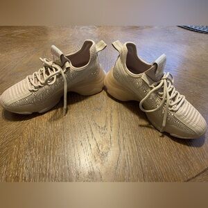 STEVE MADDEN Maxima Rhinestone Embelished  Chunky sneaker size 7 EUC